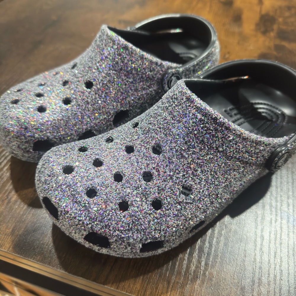 Women’s Classic Glitter CROCS Shoes - Sparkling Silver/Purple